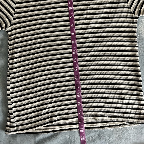 B&W Striped Charlotte Russe Tee - Picture 4 of 7